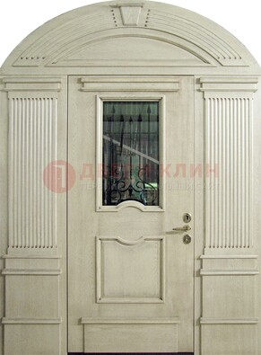 Белая входная дверь массив со стеклом и ковкой ДА-49 в Иваново