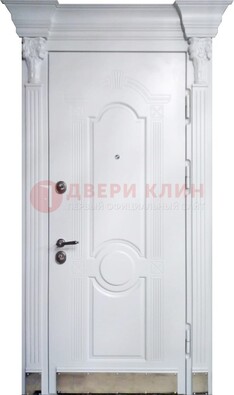 Белая металлическая дверь с массивом дуба для дома ДМД-59 в Иваново