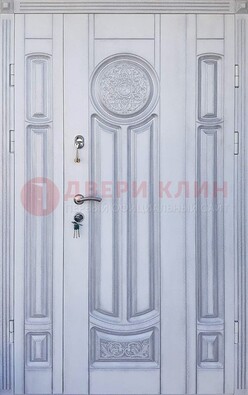 Белая двухстворчатая дверь с массивом дуба ДМД-72 в Иваново