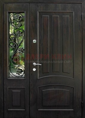 Парадная дверь со стеклянными вставками и ковкой ДПР-31 в кирпичный дом в Иваново