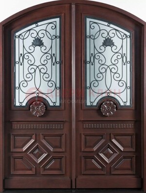 Арочная коричневая парадная дверь ДПР-66 в Иваново