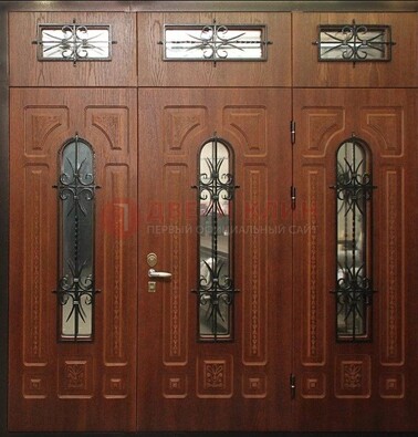Парадная дверь с металлическими вставками и ковкой ДПР-72 в дом в Иваново