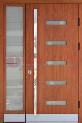 Коричневая металлическая дверь со стеклом ДС-72 в Иваново