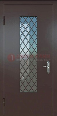 Темная металлическая дверь с решеткой и стеклом ДС-7 в Иваново