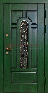 Зеленая железная дверь со стеклом и ковкой ДСК-111 в Тамбове