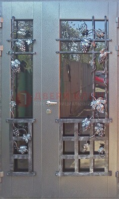 Распашная уличная дверь Порошок со стеклом и ковкой ДСК-221 в Иваново