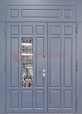 Серая двухстворчатая дверь Винорит со стеклом и ковкой ДСК-234 RAL 7024 в Иваново