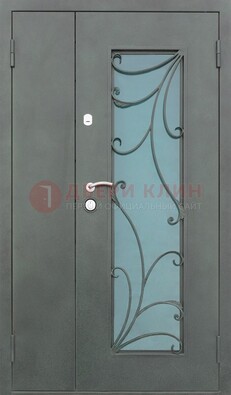Двухстворчатая железная дверь со стеклом и ковкой ДСК-40 в Иваново