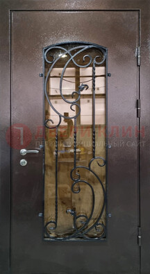 Металлическая дверь со стеклом и ковкой ДСК-95 для магазина в Иваново