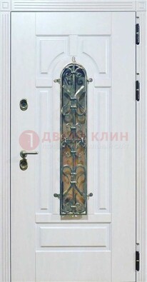 Белая остекленная металлическая дверь с ковкой ДСК-98 в Иваново
