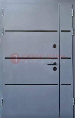 Серая металлическая тамбурная дверь с молдингами ДТМ-42 в Иваново