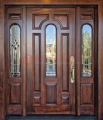 Железная классическая дверь с массивом дуба и витражом ВЖ-18 в Иваново