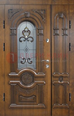 Коричневая двухстворчатая железная дверь с МДФ и витражом ВЖ-32 в Иваново
